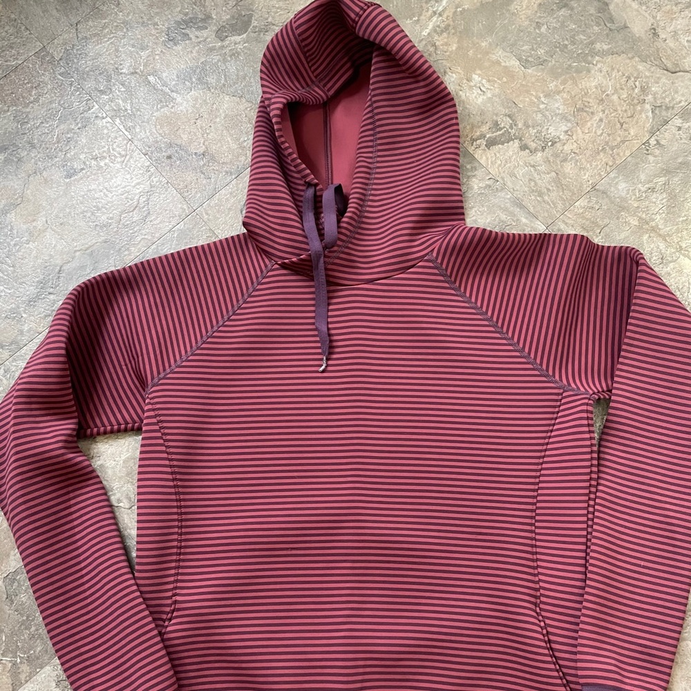 Woman’s Columbia pullover hoodie - Large